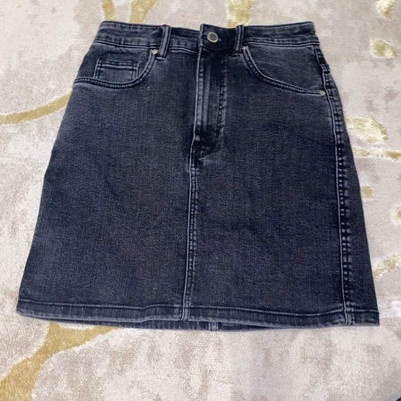 ZARA: Size XS Black Washed Denim Mini Skirt (Black) - Picture 2 of 3